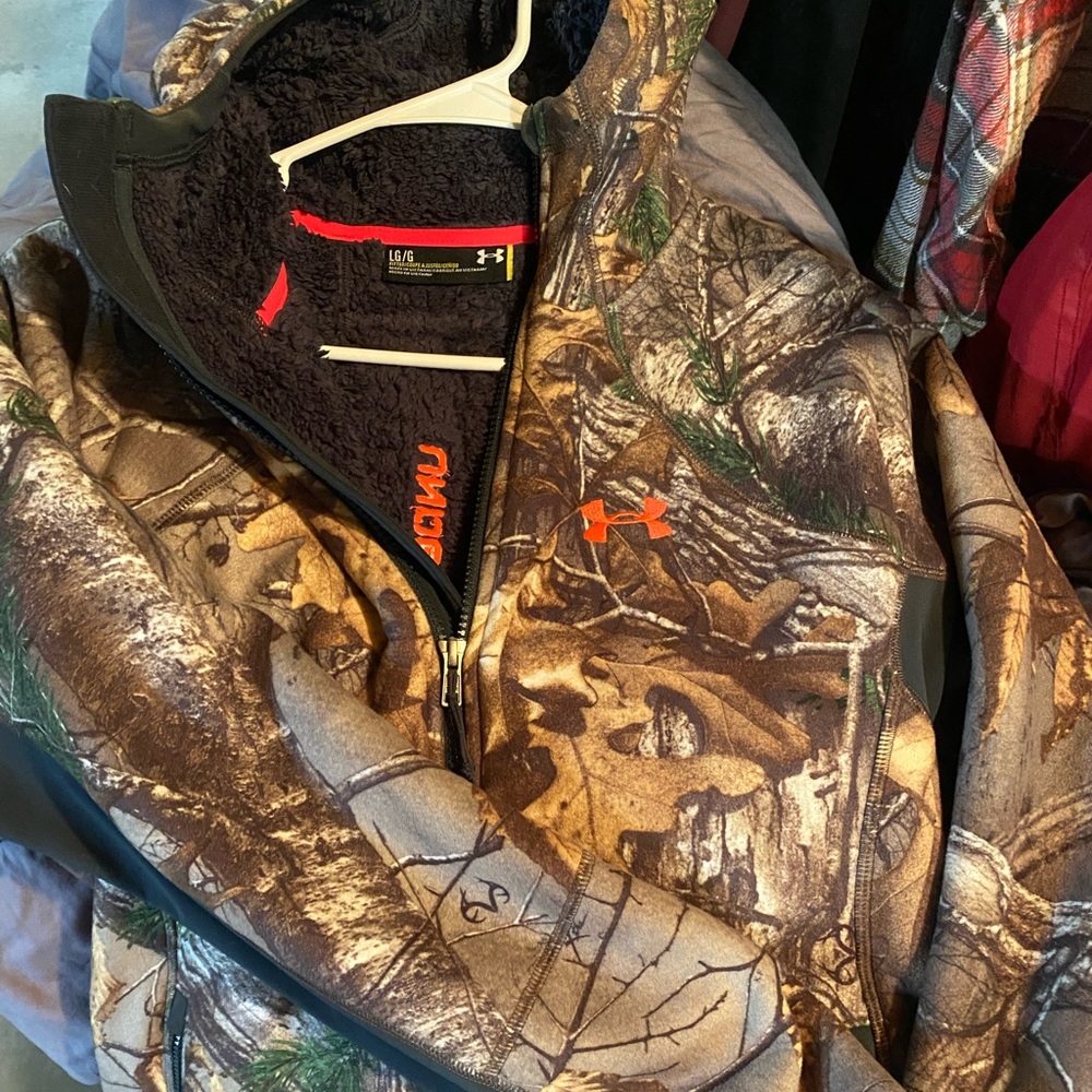 Under armour size Large camo zip up